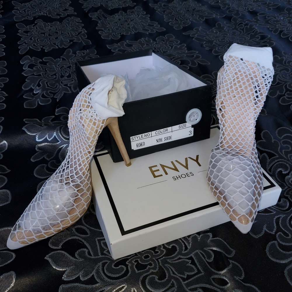 NIB envy netfish heels white and nude